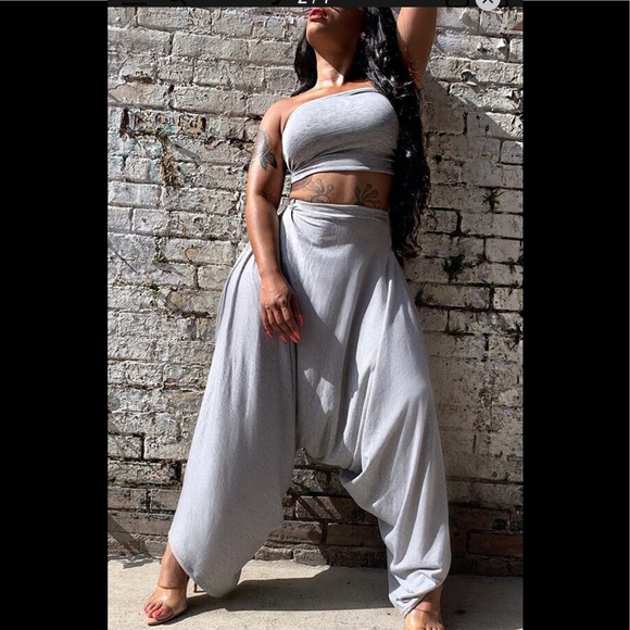 Asymmetrical Short Sleeve Crop Top & Harlam Pants Outfit - Picture 4 of 7